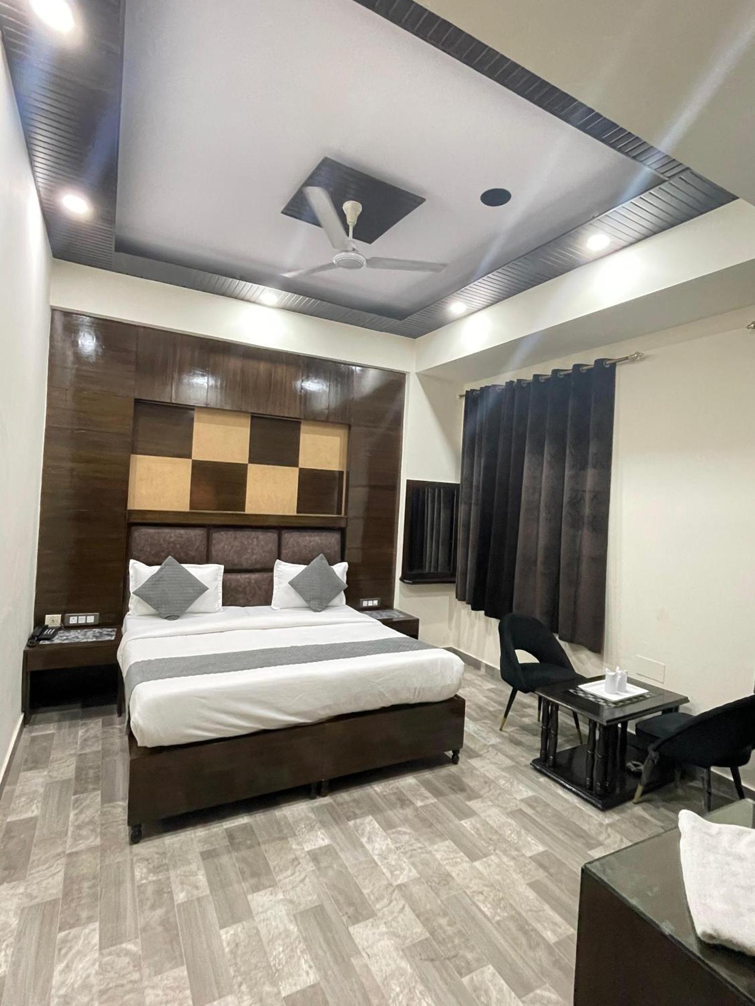 Hotel Radiance Delhi  Eksteriør bilde